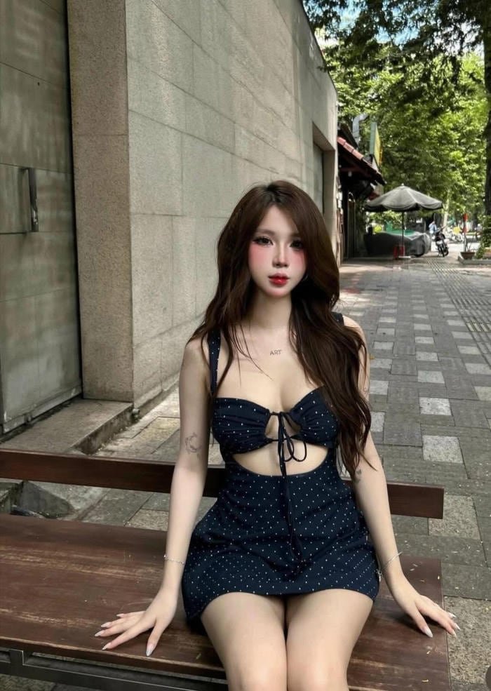 ánh nhìn tự tin của ảnh gái xinh hở hang sexy