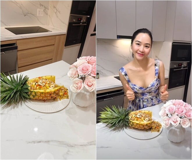 Không gian bếp ấm cúng cùng đĩa cơm dứa thơm lừng làm sáng bừng cả căn phòng. Người đẹp rạng rỡ ra hiệu thành công sau khi hoàn thành xong món chay vô cùng chất lượng.