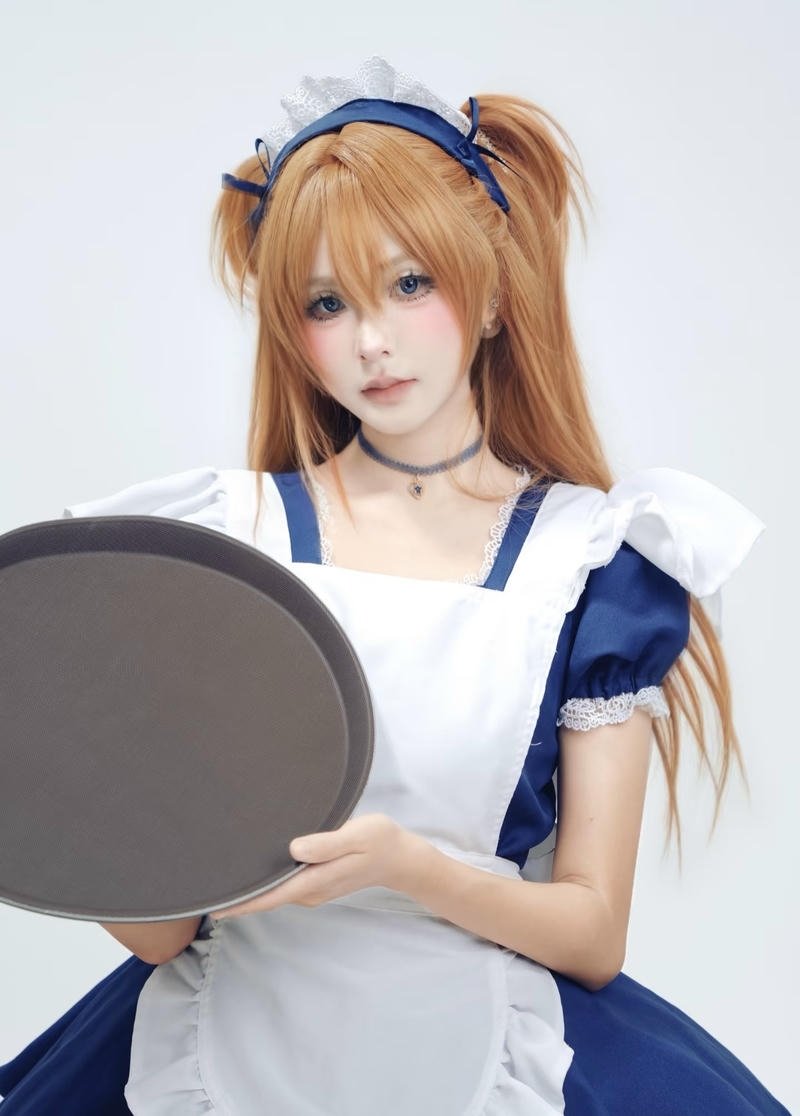 Bức cosplay hầu gái ánh mắt đầy sức hút