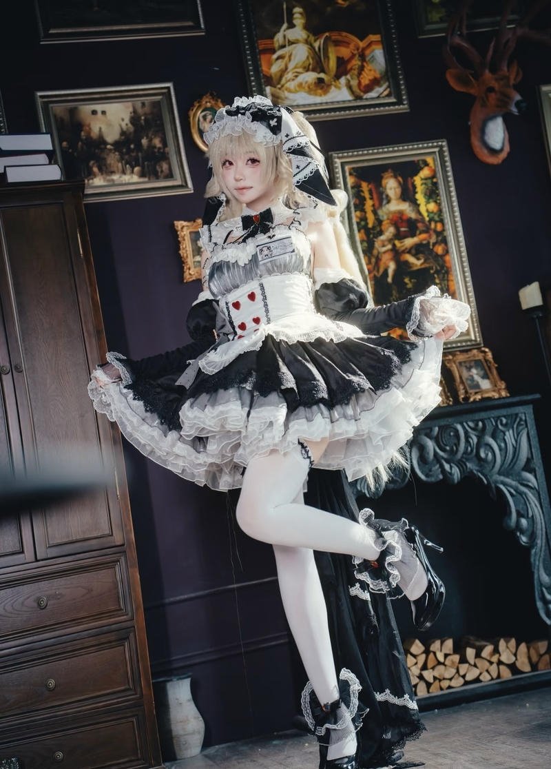 Hình cosplay hầu gái mang nét gợi cảm