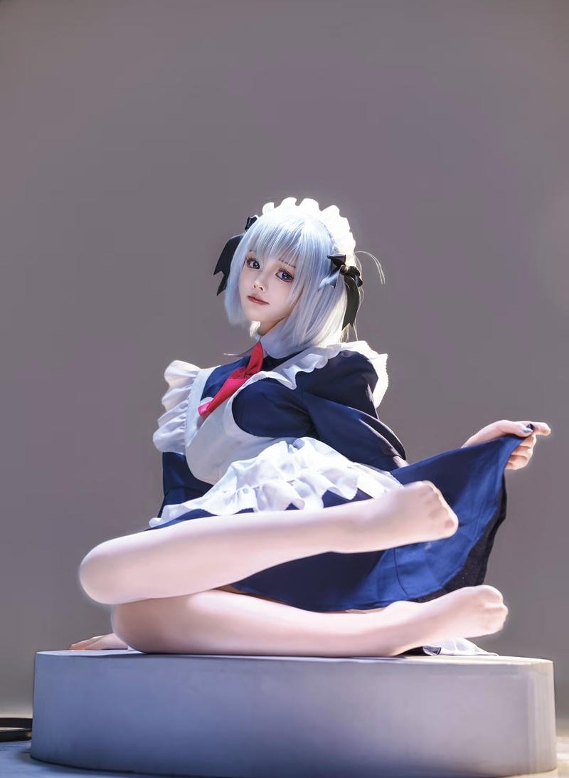Bức cosplay hầu gái ánh nhìn lôi cuốn