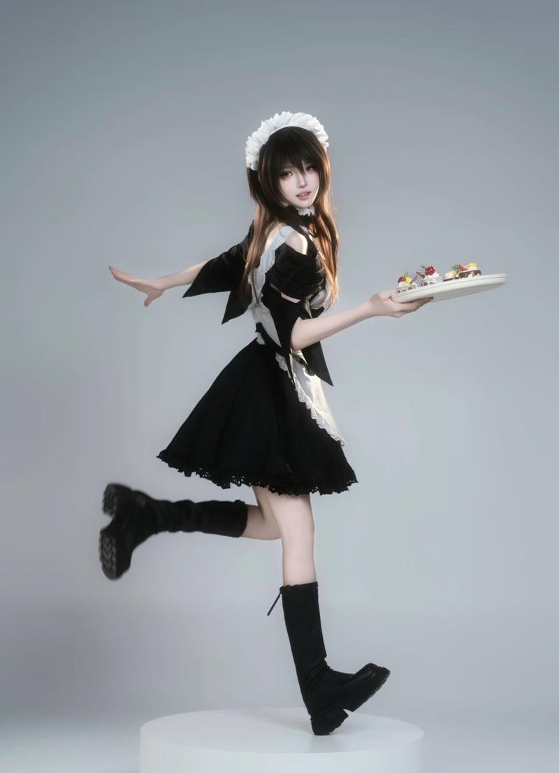 Ảnh cosplay hầu gái phong cách quyến rũ hiện đại