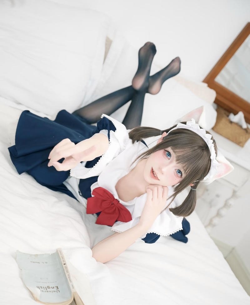 Nhân vật cosplay hầu gái với phong cách đầy thu hút