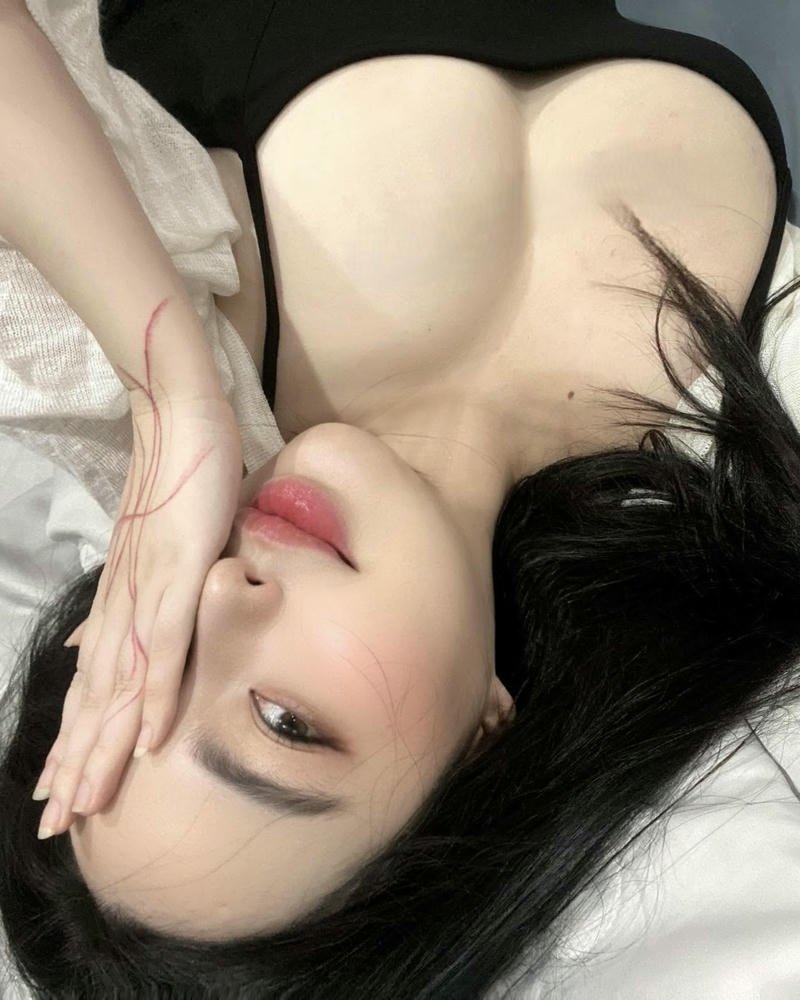 Hình khỏa thân ngực to mềm mại trắng hồng gợi cảm