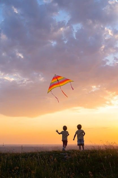 Hình ảnh đồng quê bình yên có lũ trẻ chơi