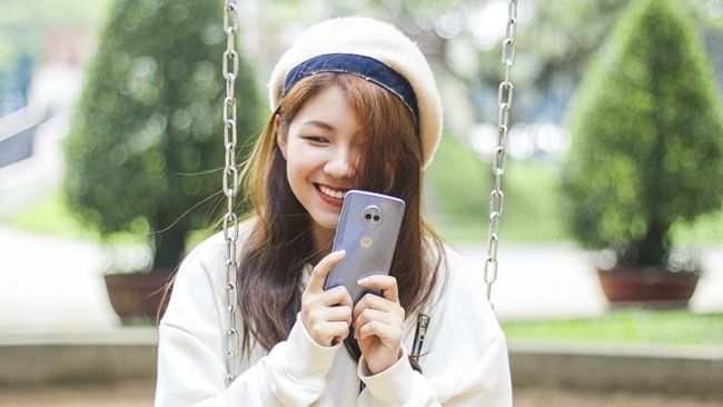 chế độ chụp chuyên nghiệp của một số điện thoại có tích hợp được tùy chỉnh độ sáng và cân bằng sáng