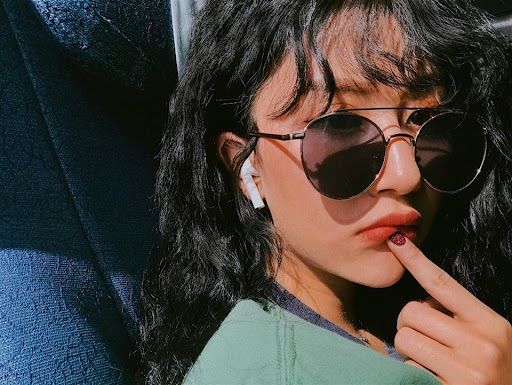 Chụp ảnh selfie với kính mát thật cool ngầu