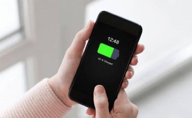 Sạc đầy pin điện thoại tránh trường hợp tắt nguồn