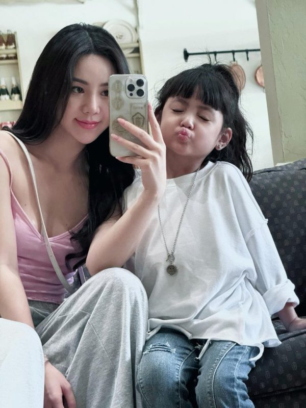 Quỳnh Kool có làn da trắng hơn cả em bé, bày tỏ nỗi lo làm đẹp ngày Tết làm chị em nào cũng áp lực