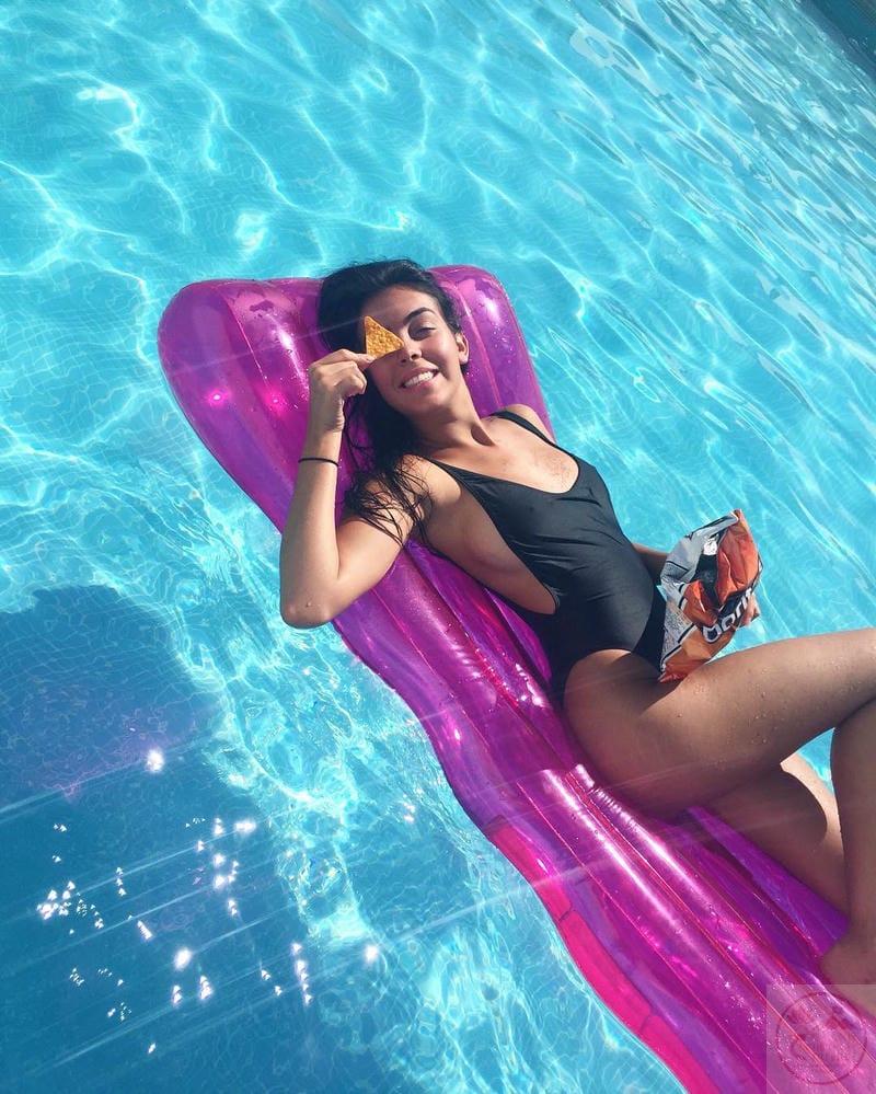 Georgina Rodriguez bikini 21