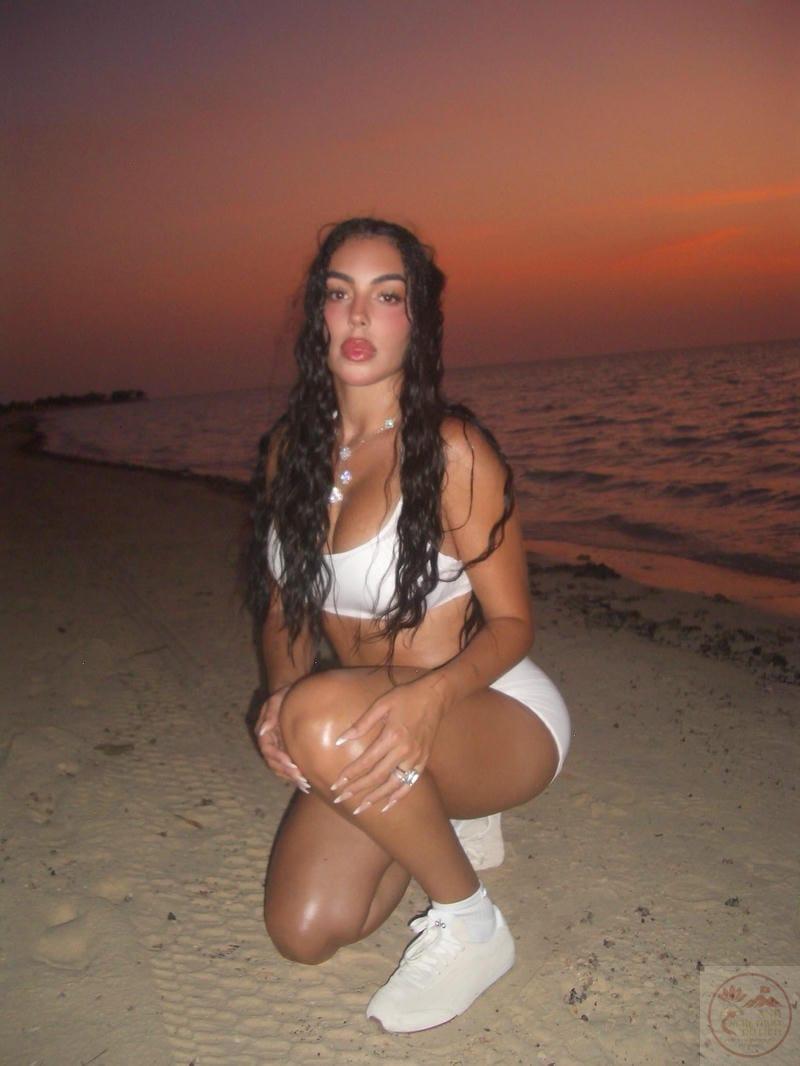 Georgina Rodriguez bikini 4