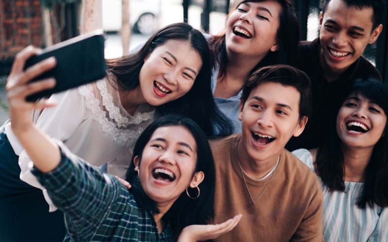 Selfie là gì? 16 cách chụp và tạo dáng selfie đẹp tự nhiên