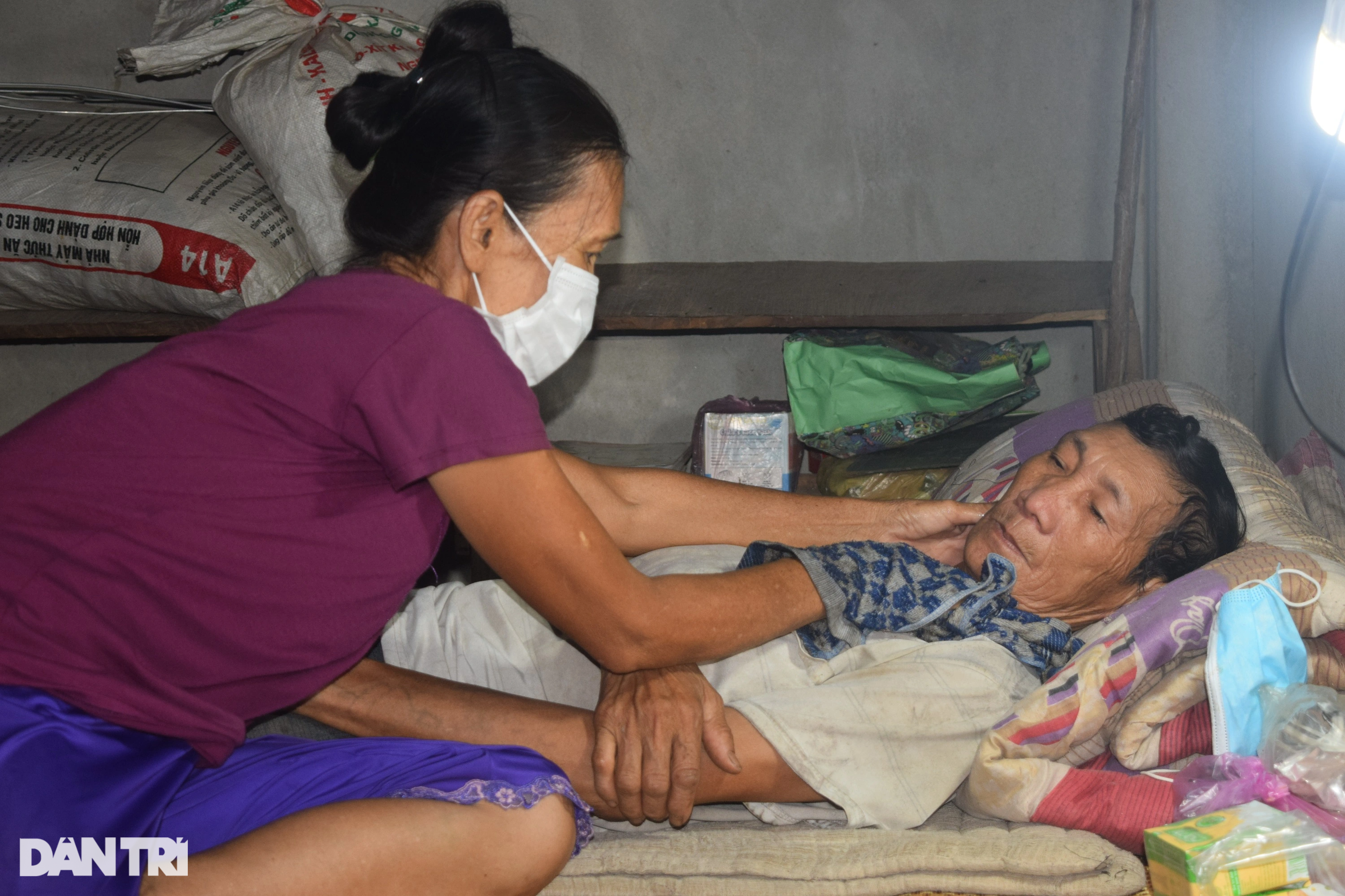 Bố bị lao, mẹ suy tim, cô gái xinh đẹp có nguy cơ liệt vĩnh viễn - 3