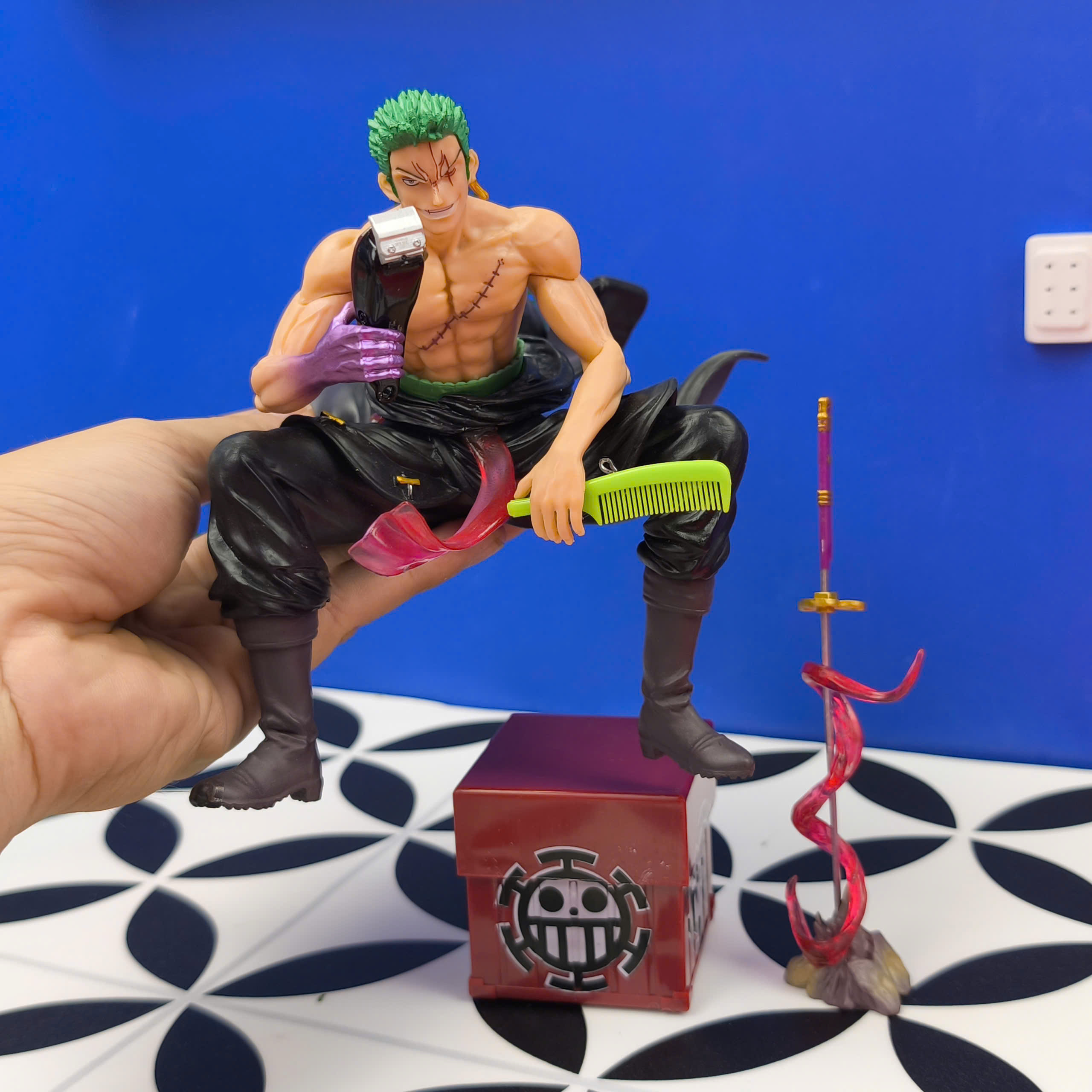 Mô Hình Tiệm Tóc Zoro Barber King Cao 17cm