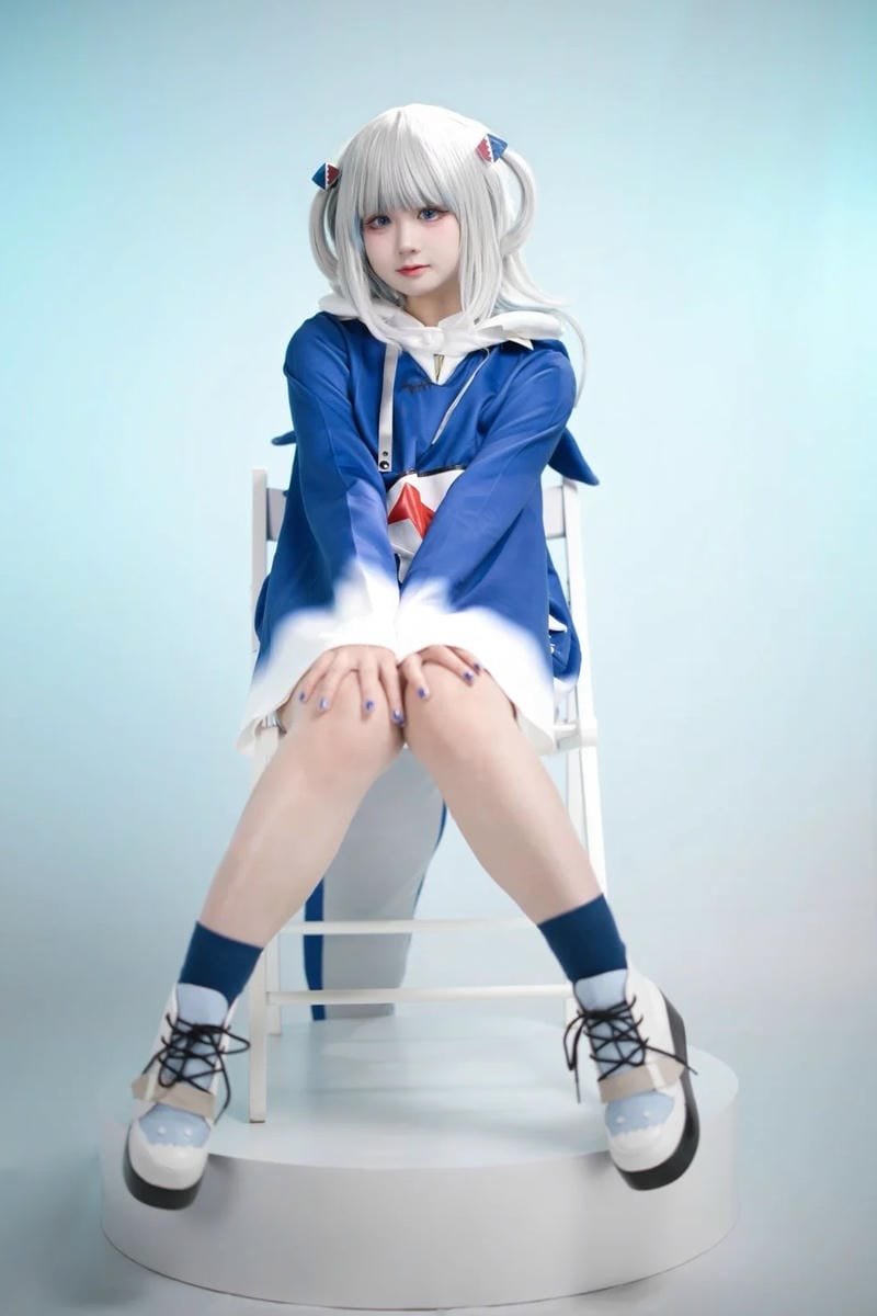 Hình Gawr Gura Yaoyaoqwq cosplay rực rỡ