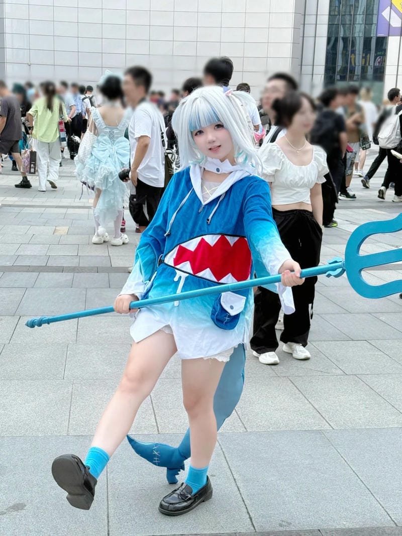 Hình Yaoyaoqwq cosplay Gawr Gura thanh tú