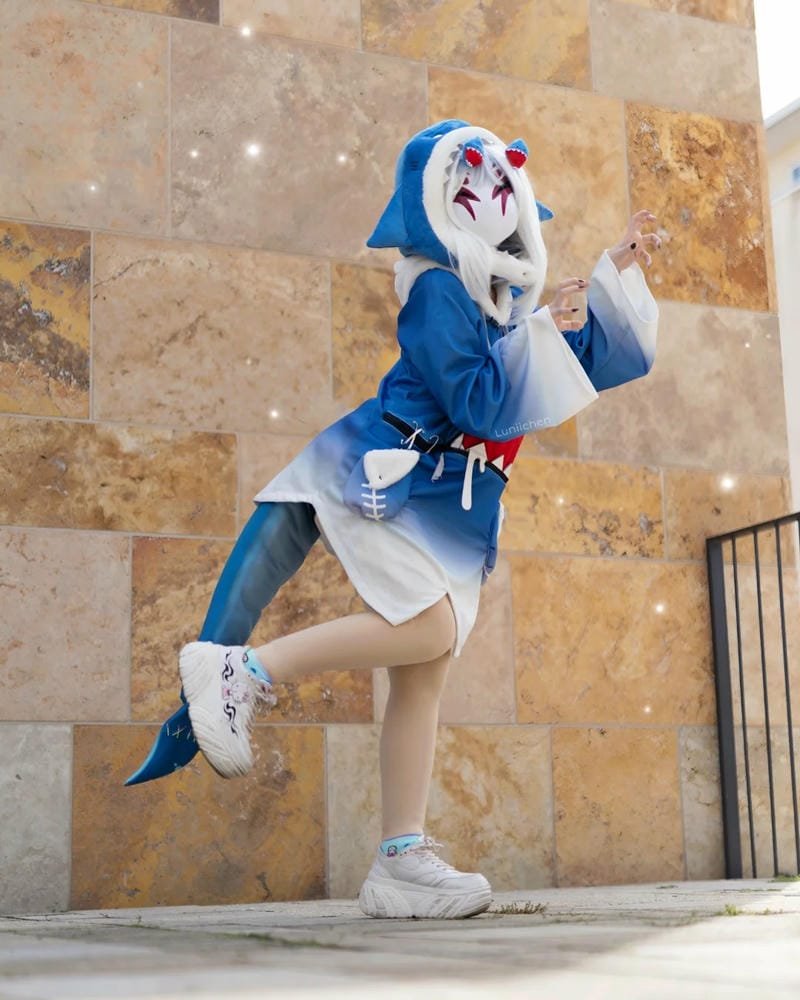 Ảnh Gawr Gura cosplay Yaoyaoqwq ngọt ngào