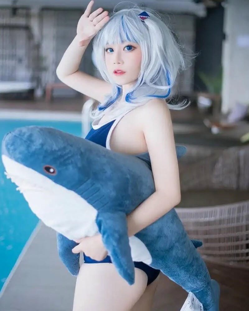 ảnh cosplay anime quán cafe ngoài trời