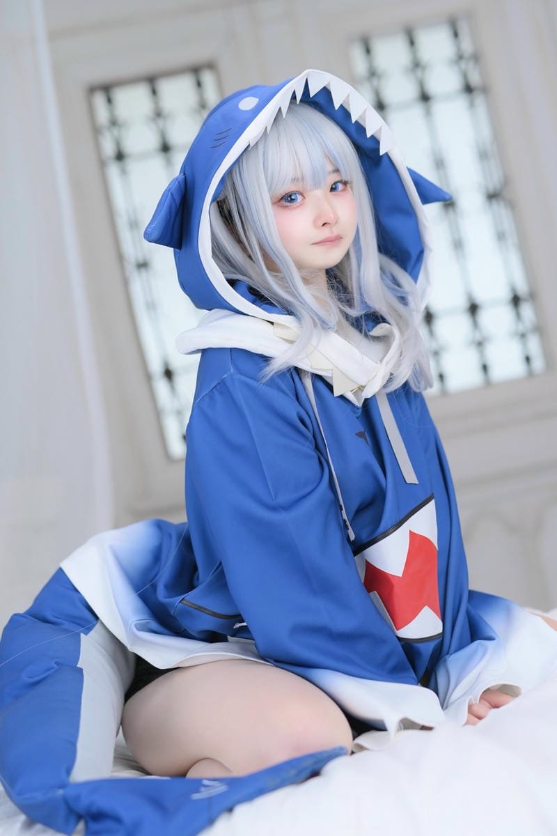 ảnh cosplay gawr gura studio ánh sáng
