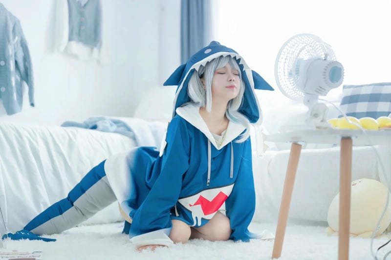 bộ ảnh cosplay vtuber góc chụp sáng tạo