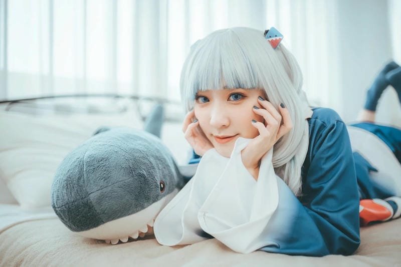 cosplay gawr gura tạo hình nhân vật chuẩn làm nền máy tính
