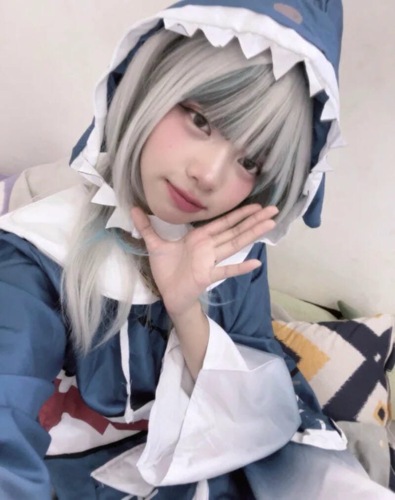 cosplay gawr gura với wig tóc chuẩn màu