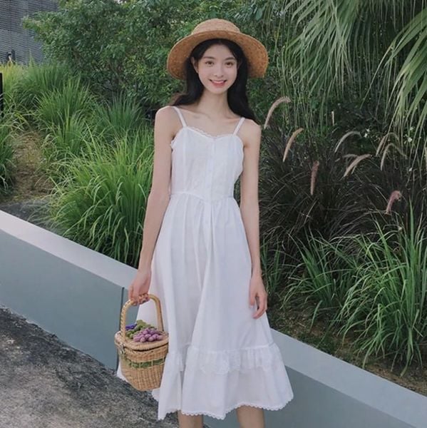 Outfit đi biển - Đầm hai dây trơn màu đi kèm mũ cói