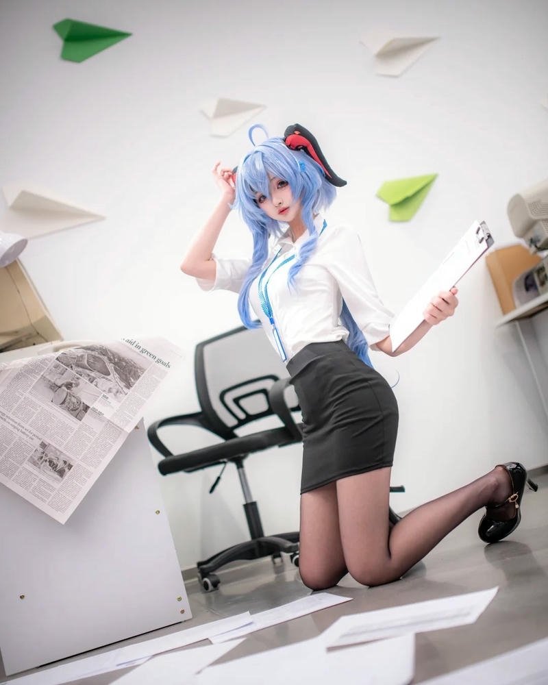 Trang phục thư ký cosplay phong cách hiện đại tinh giản