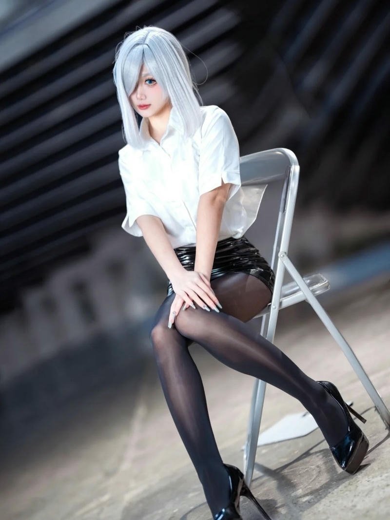 Cosplay thư ký phong thái chuyên nghiệp ánh nhìn cuốn hút