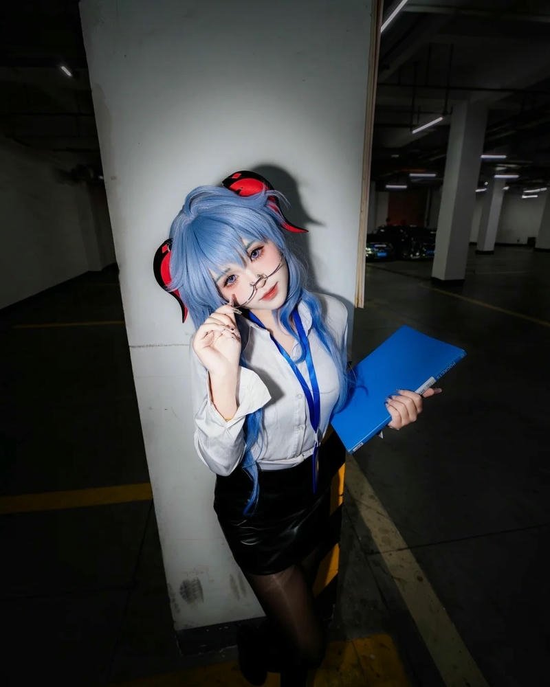Cosplay thư ký nét đẹp tinh tế phong cách gọn gàng