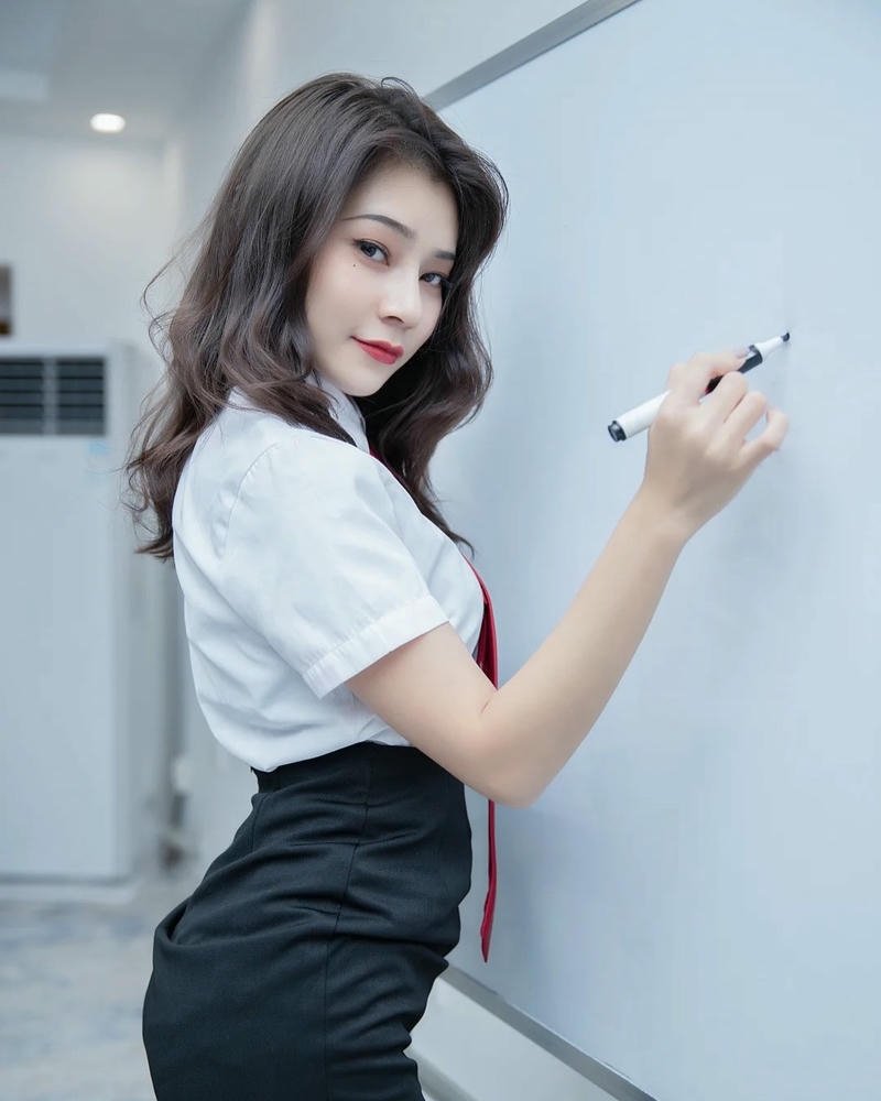 Hình ảnh thư ký cosplay phong thái tự tin đầy sức hút