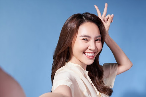 8 cách chụp Selfie đẹp cho nữ tự nhiên, thần thái như người nổi tiếng