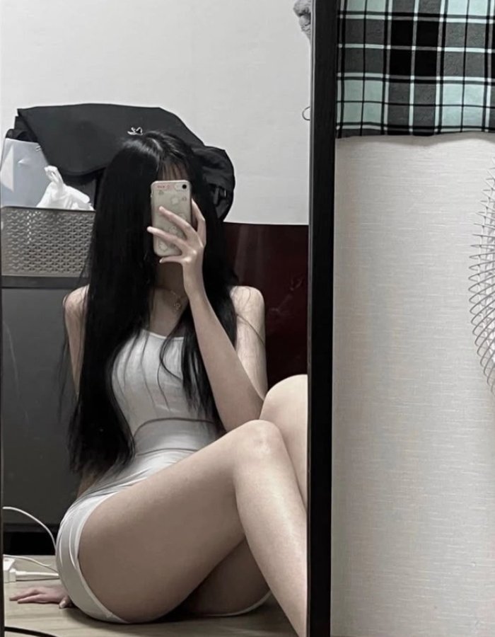 tư thế ngồi gợi cảm ảnh đùi gái xinh