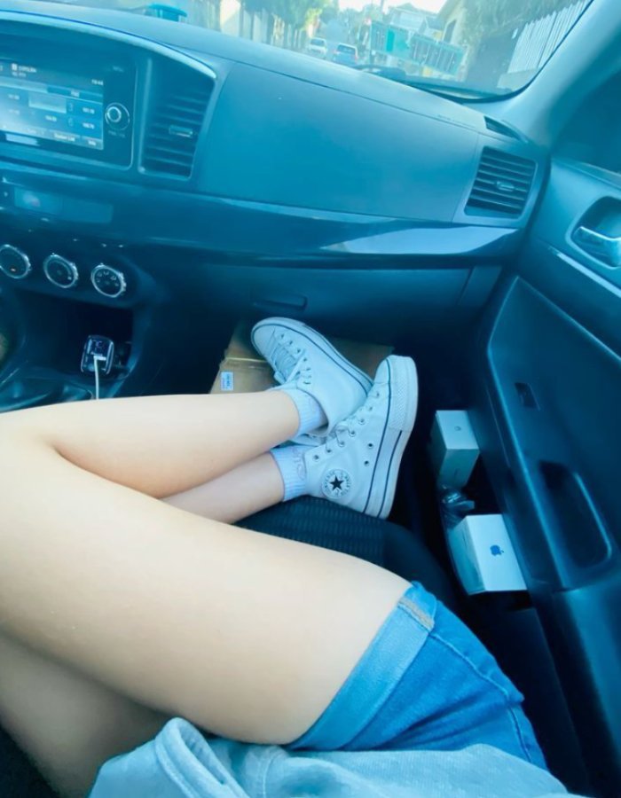 góc máy nghiêng ảnh đùi gái xinh dễ quan sát
