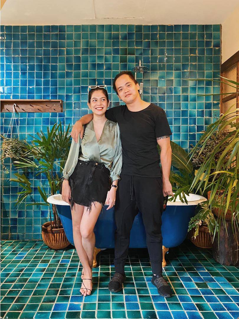 Người đẹp 9X được cơ trưởng cầu hôn sau 1 tháng quen, khoe ngực trần cho con bú tuyệt đẹp - 9