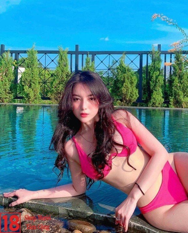 Gái đẹp mặc bikini màu hồng 12