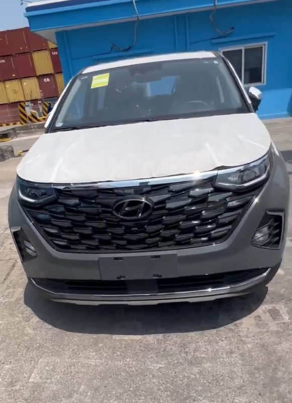 Hyundai Custo xuất hiện không che chắn tại cảng Việt, có chi tiết gây chú ý