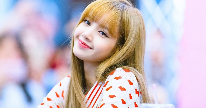 Ảnh Lisa tóc vàng xinh xắn