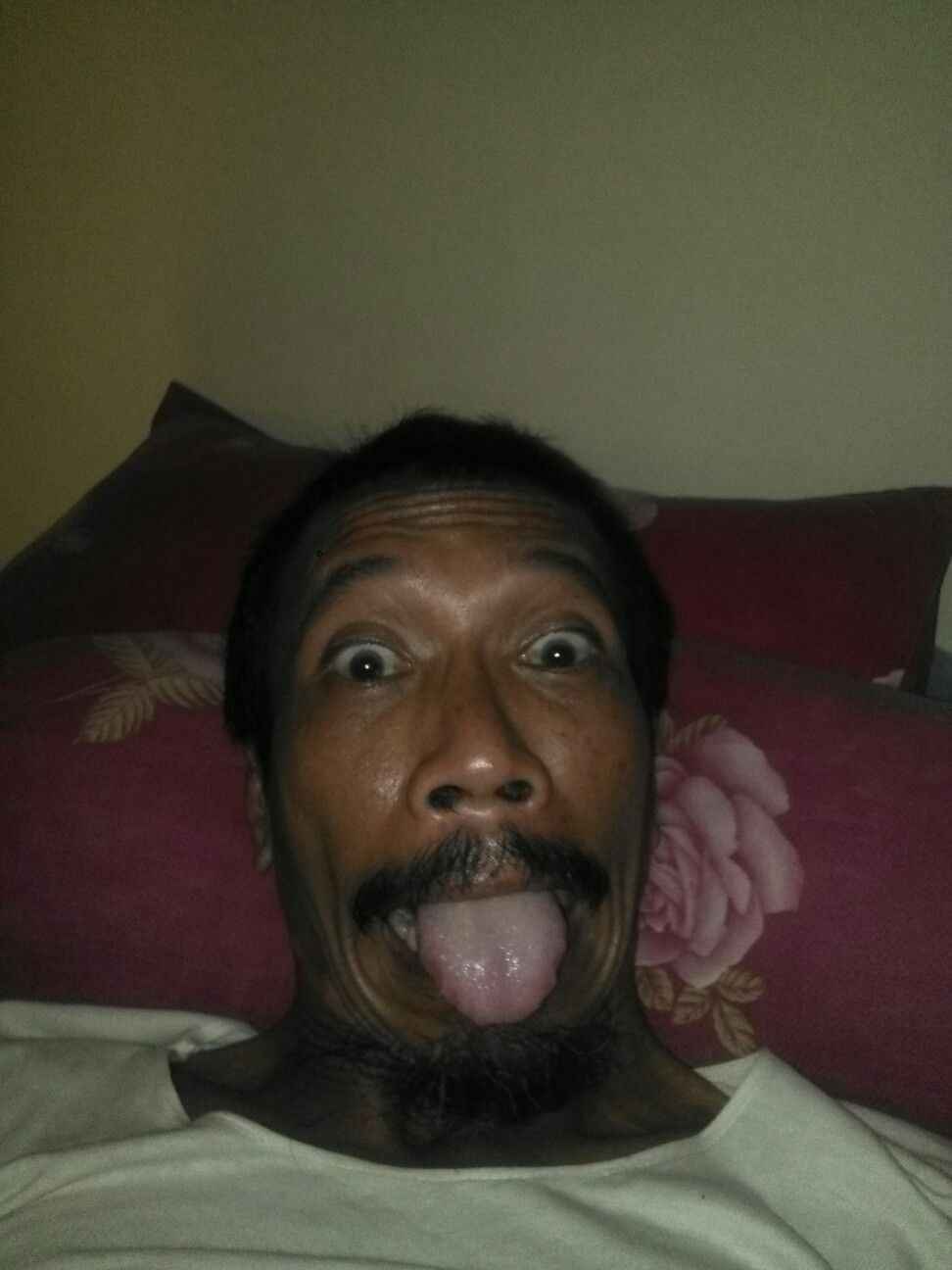 Mewing face meme này đúng tâm trạng người đang cố đẹp lên.