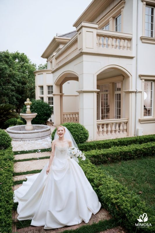 50+ Bí quyết tạo dáng chụp ảnh váy cưới giúp cô dâu đẹp tự nhiên