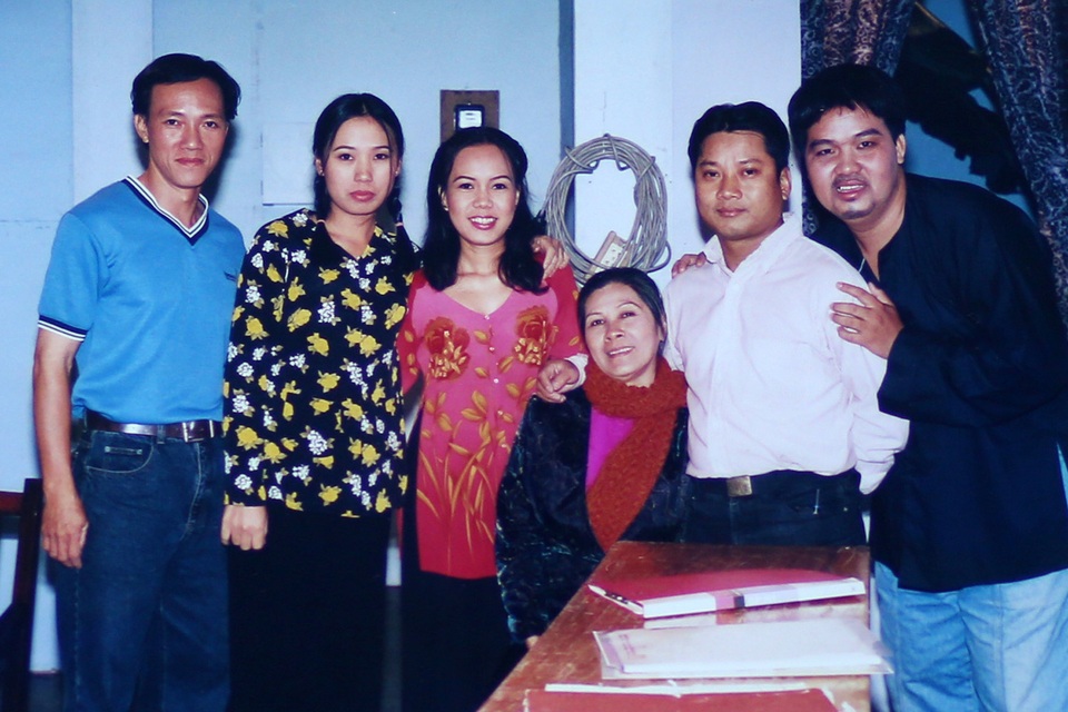 Ngắm loạt ảnh “một thời tuổi trẻ” của Việt Hương - 19