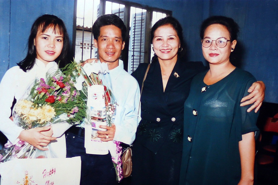 Khi chuyển sang lớp diễn viên hài, cô được tin tưởng giao chức lớp trưởng để quản lý lớp. Cô luôn là sinh viên xuất sắc trong nhiều năm liền.