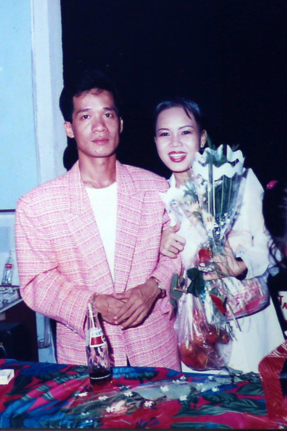 Việt Hương chụp với thầy Minh Nhí trong một chương trình cả hai cùng tham gia. Minh Nhí và Việt Hương hiện giờ vẫn giữ mối quan hệ thân thiết. Anh cũng là người dàn dựng một tiết mục trong chương trình Hương Show.